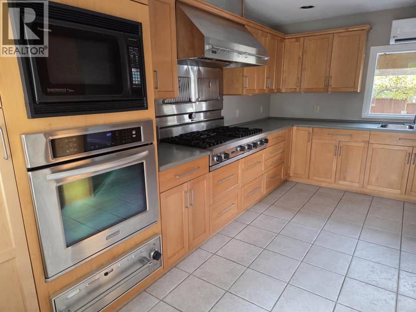 121 S Seventh Avenue, Williams Lake, photo 2