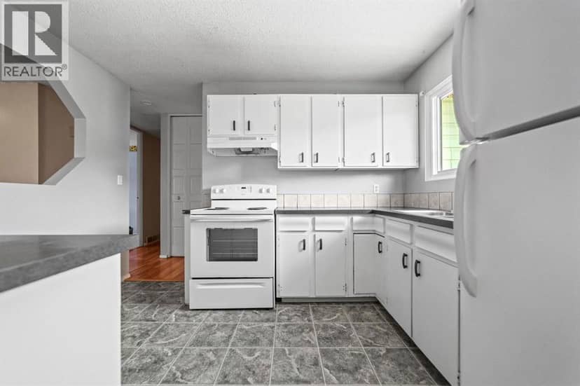 4411 66 Street — photo 11 of 26