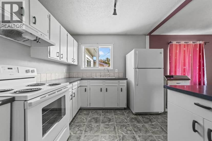 4411 66 Street — photo 12 of 26