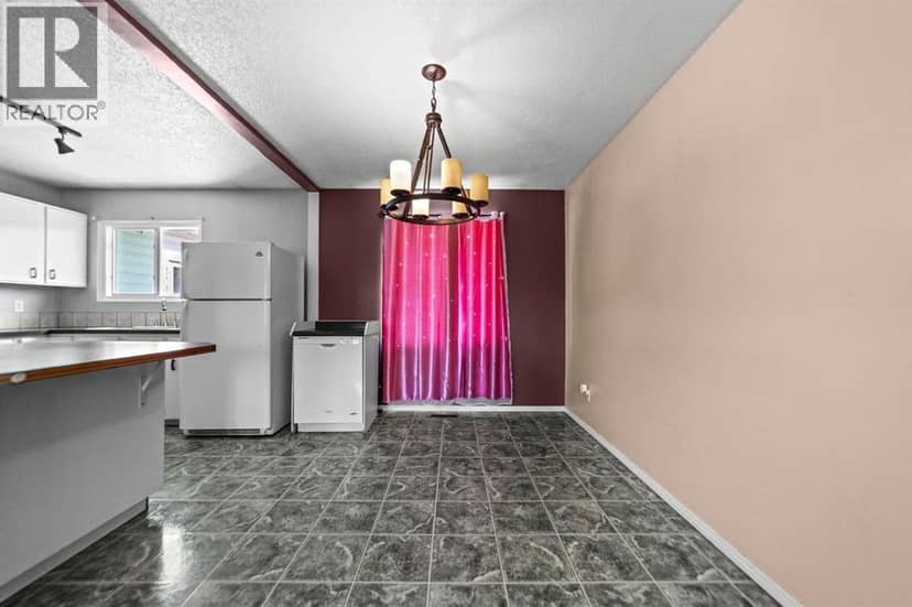 4411 66 Street — photo 9 of 26