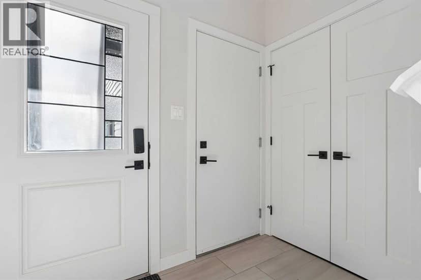 1369 Pacific Circle W, Lethbridge, photo 2