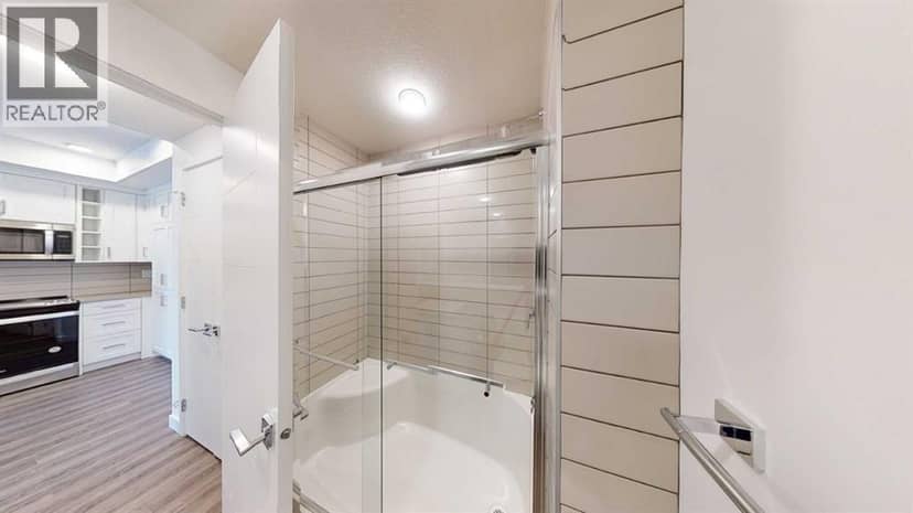 528, 3932 University Avenue NW — photo 10 of 17