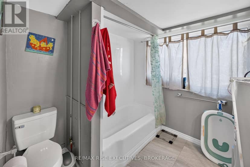 10-12 Manitou Crescent — photo 28 of 34