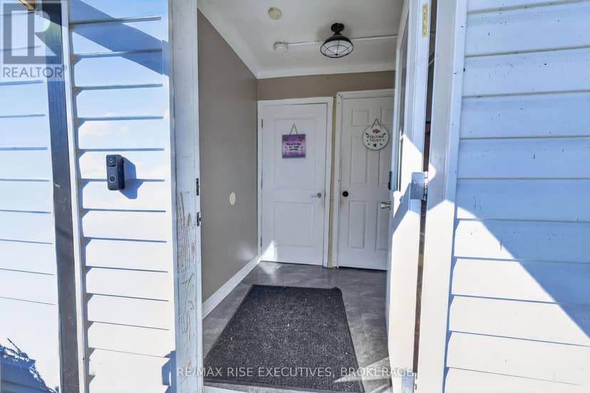 10-12 Manitou Crescent — photo 9 of 34