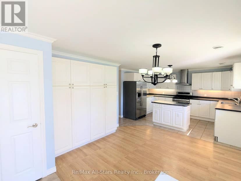 32 Churchill Crescent — photo 12 of 31