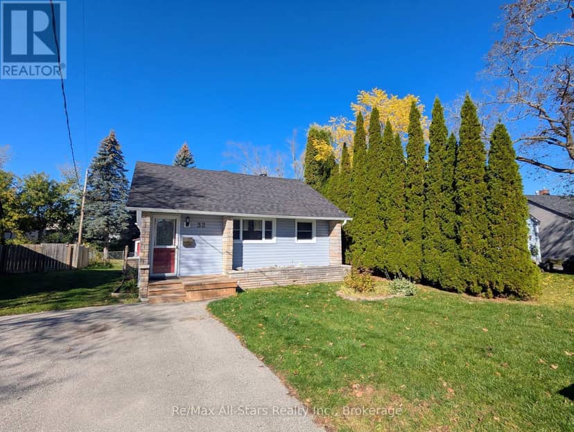 32 Churchill Crescent — photo 2 of 31