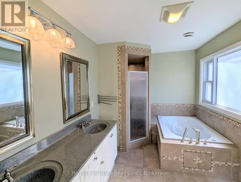32 Churchill Crescent — photo 21 of 31