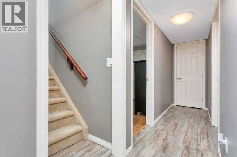 8 Hansen Close — photo 16 of 29
