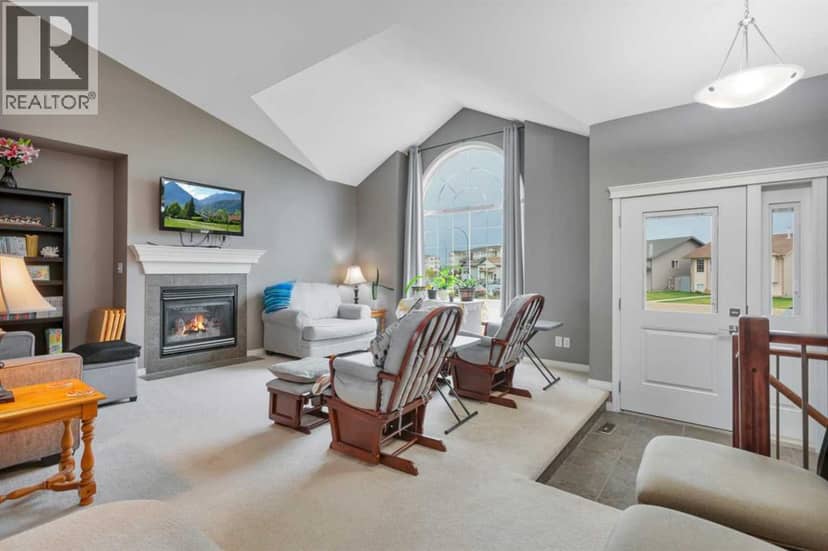 8 Hansen Close, Sylvan Lake, photo 2