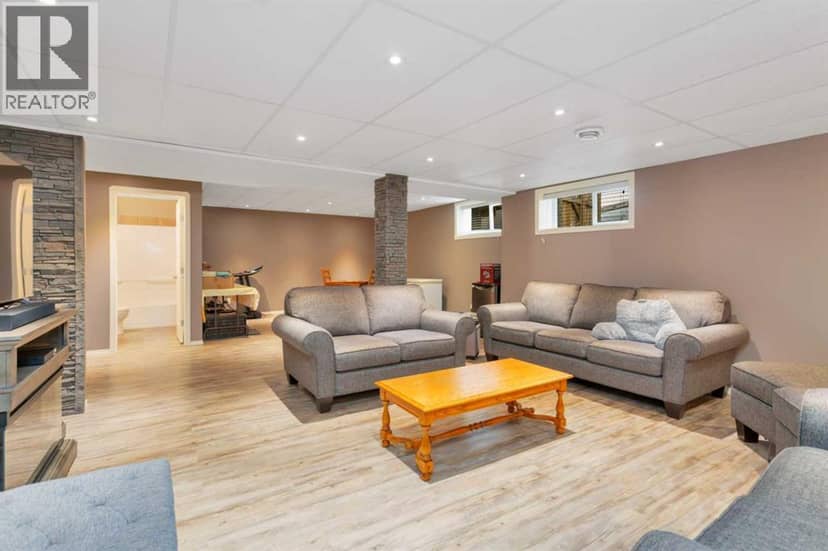8 Hansen Close — photo 18 of 29