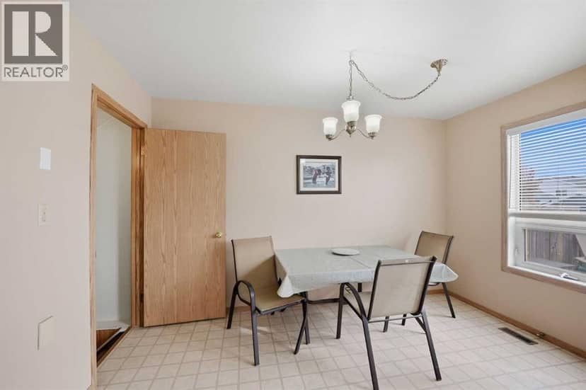 37 Appleside Close SE — photo 11 of 40