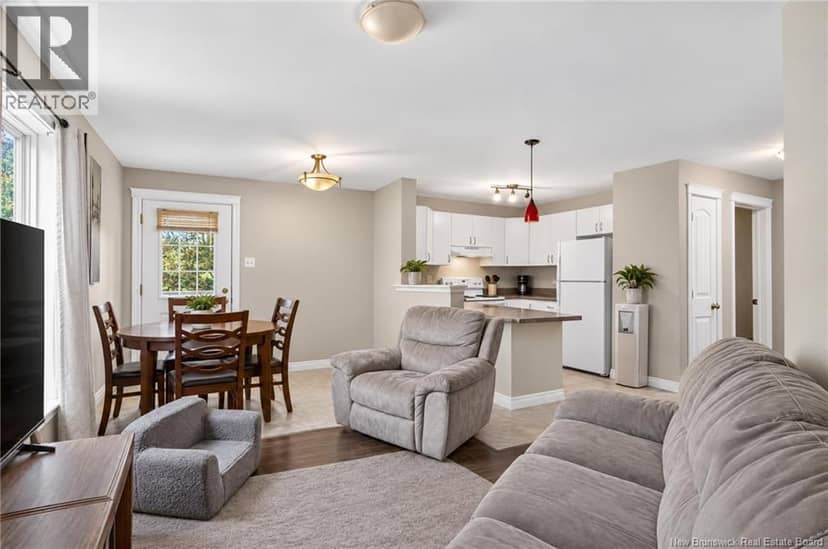 121 Elmwood Drive — photo 13 of 40
