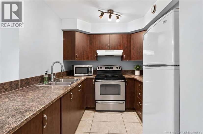 121 Elmwood Drive — photo 17 of 40