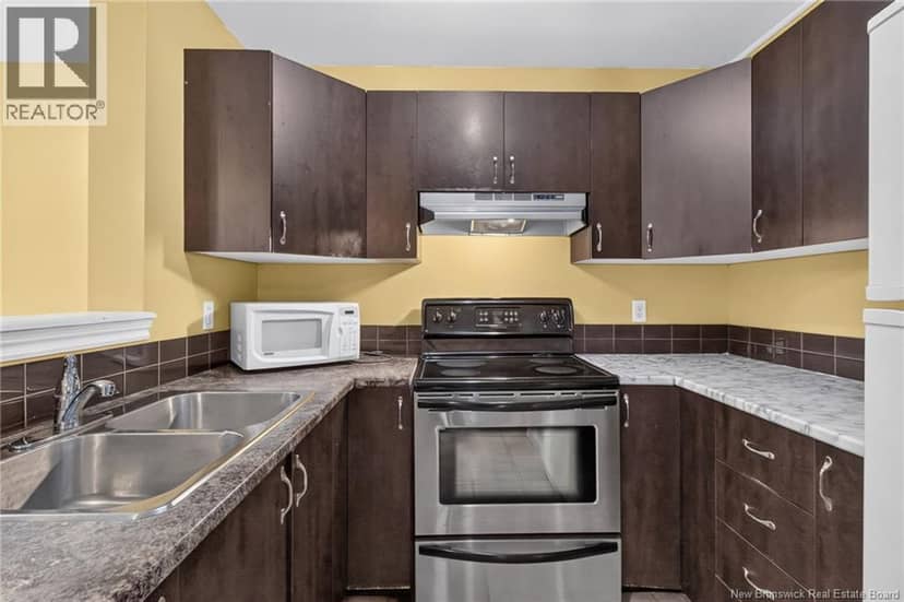 121 Elmwood Drive, Moncton, photo 8