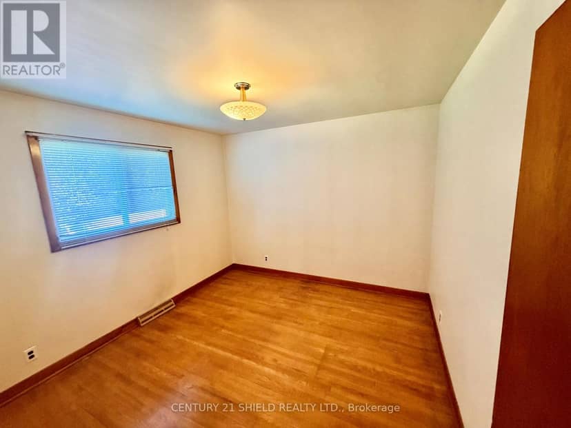1216 Henry Street — photo 11 of 32