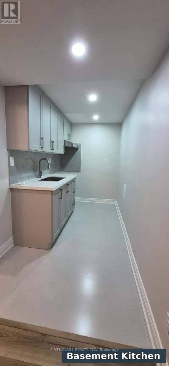 301 Rhodes Avenue, Toronto, photo 3