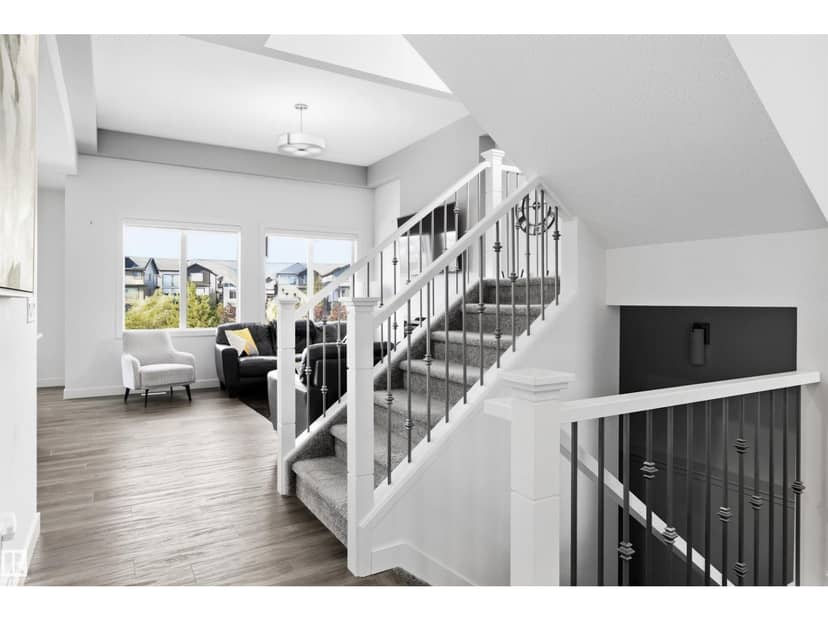 2052 Cavanagh Dr SW, Edmonton, photo 4