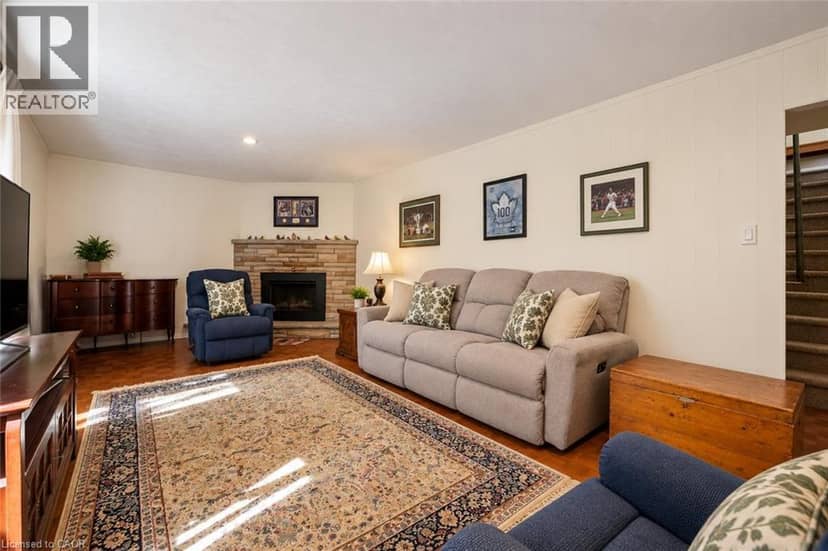 38 CALLANDER Drive — photo 14 of 26