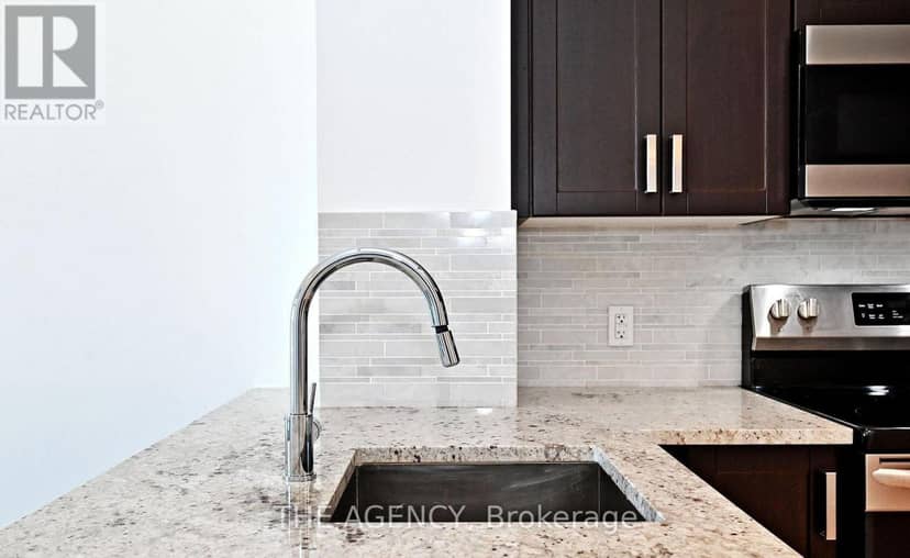 809 - 11611 Yonge Street — photo 11 of 40