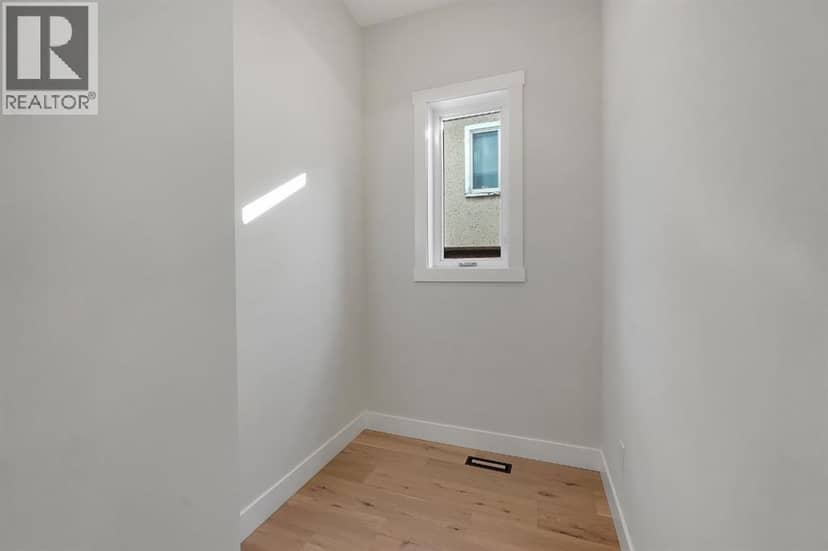 1632 21 Avenue NW — photo 23 of 40