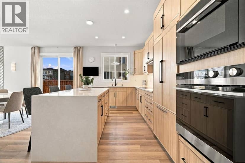 24 Yorkville Terrace SW — photo 10 of 40