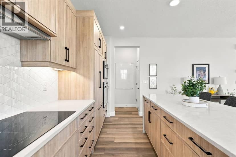 24 Yorkville Terrace SW — photo 13 of 40