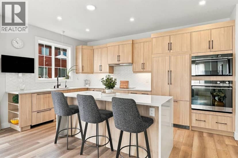 24 Yorkville Terrace SW — photo 17 of 40