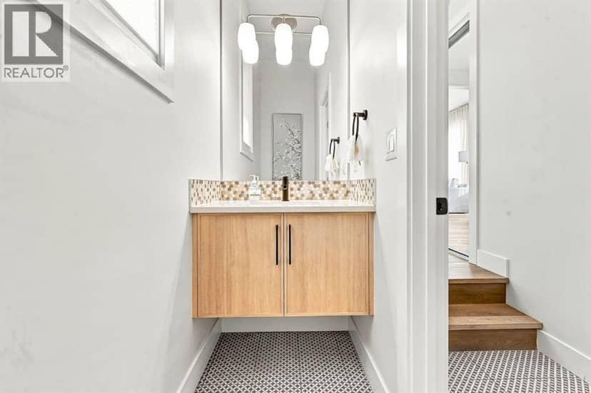 24 Yorkville Terrace SW — photo 22 of 40