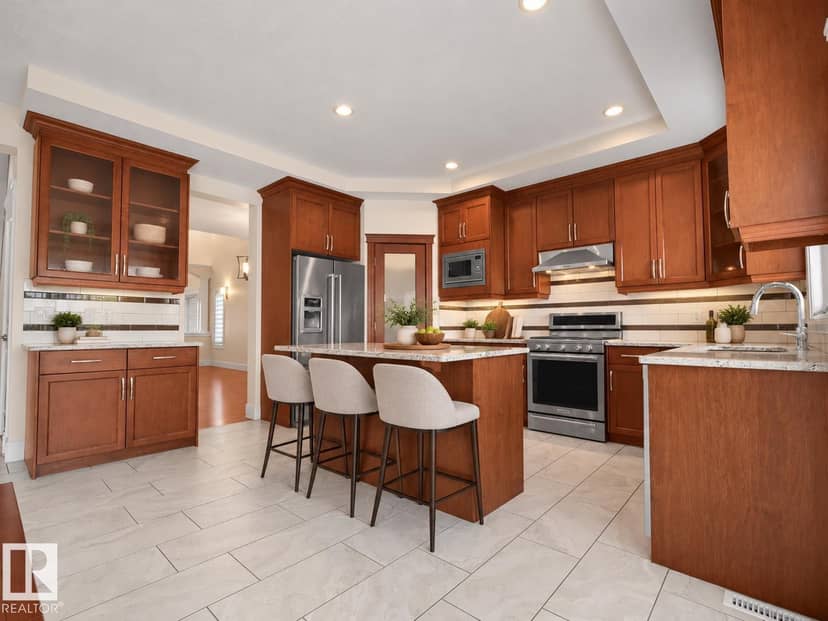 5219 18 AV SW — photo 11 of 35