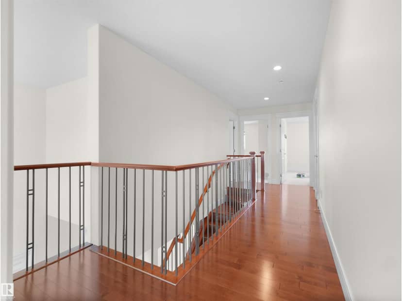 5219 18 AV SW — photo 28 of 35