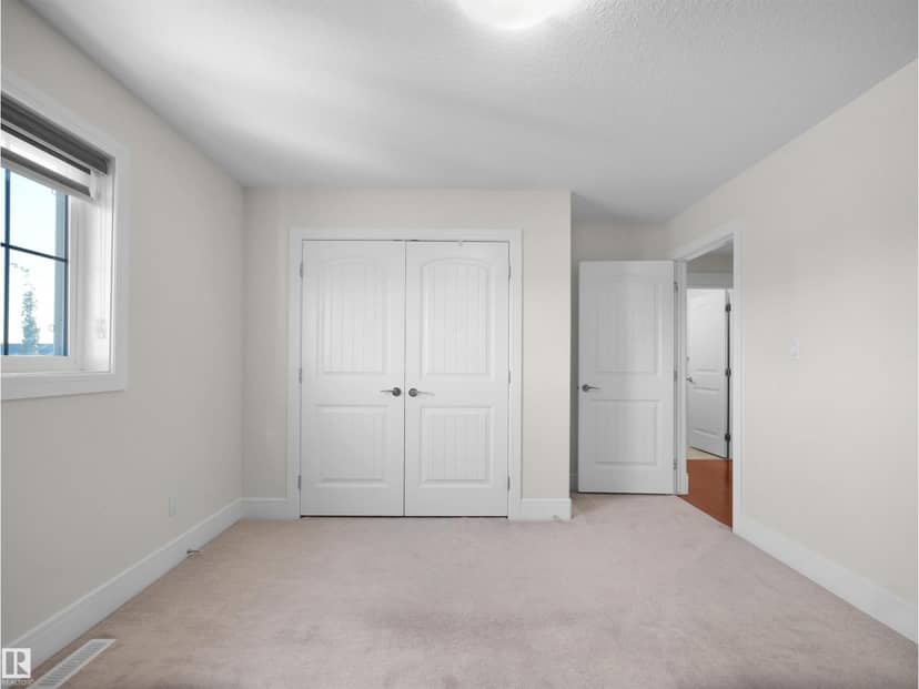 5219 18 AV SW — photo 23 of 35