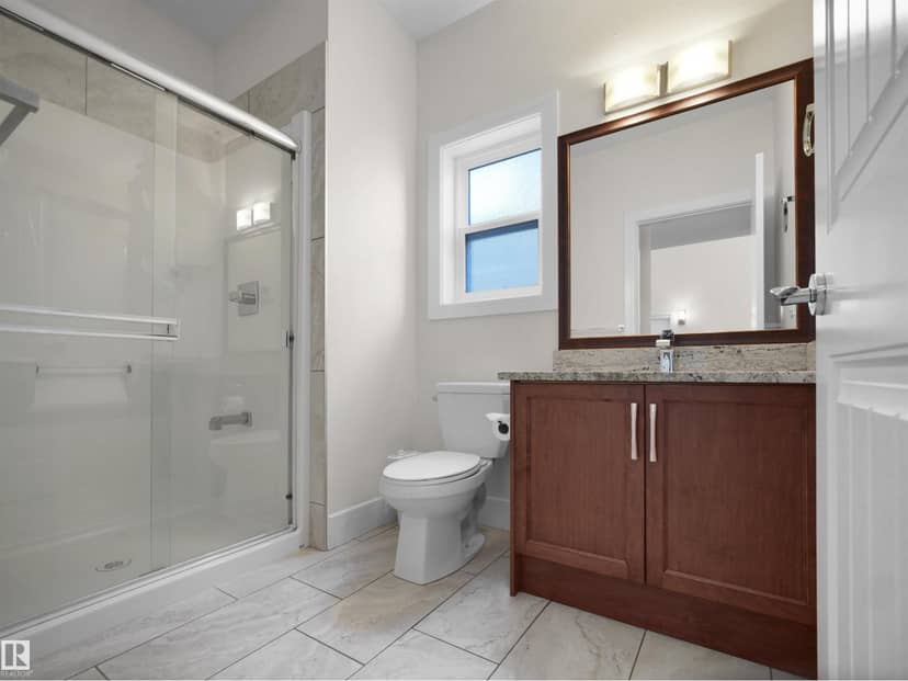 5219 18 AV SW — photo 15 of 35