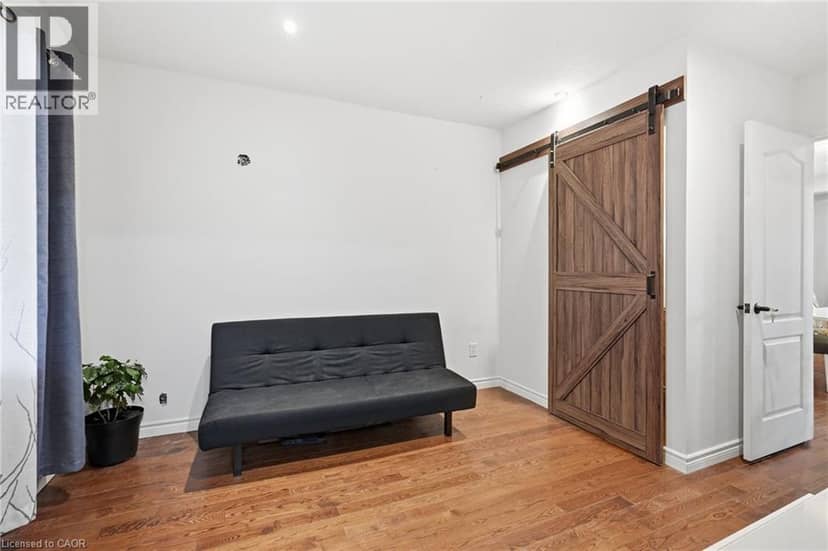32 OAK Avenue, Hamilton, photo 7