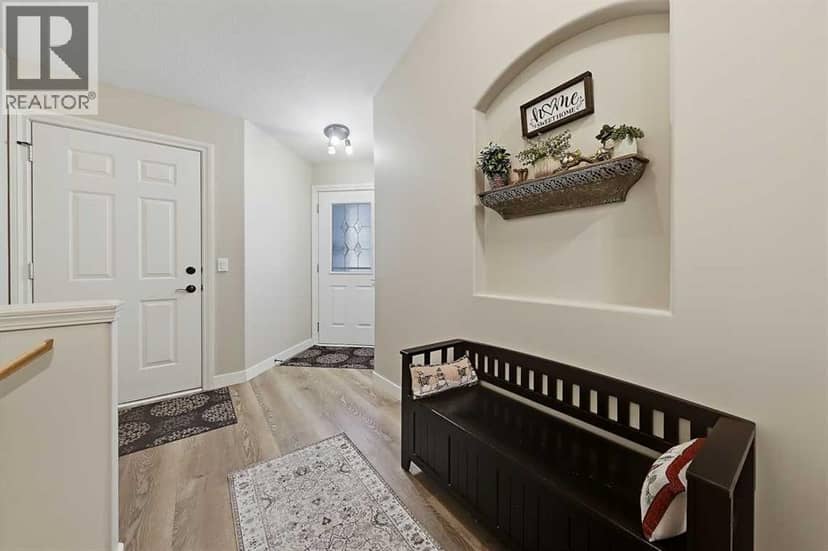 118 Whispering Way, Vulcan, photo 4