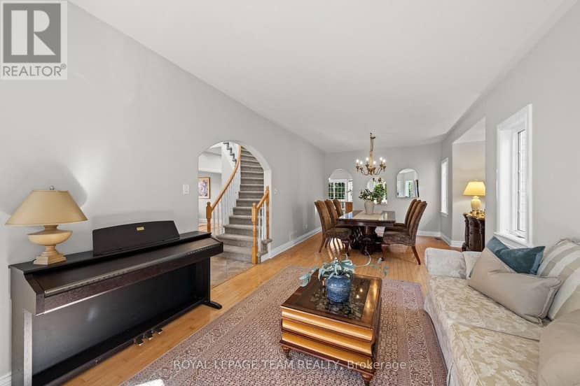 136 Shaughnessy Crescent — photo 11 of 40