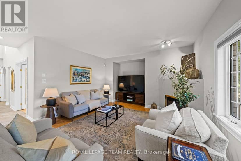 136 Shaughnessy Crescent — photo 19 of 40