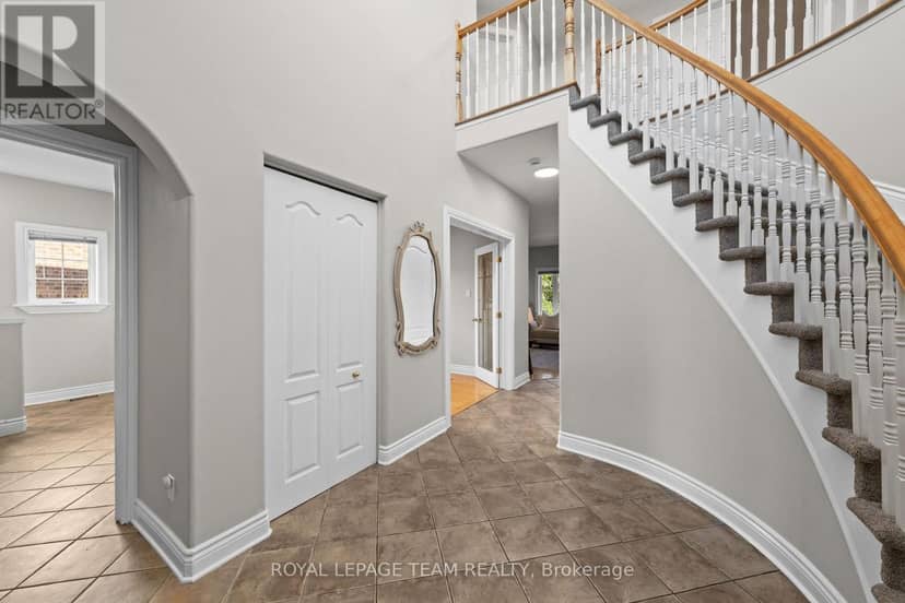 136 Shaughnessy Crescent — photo 9 of 40