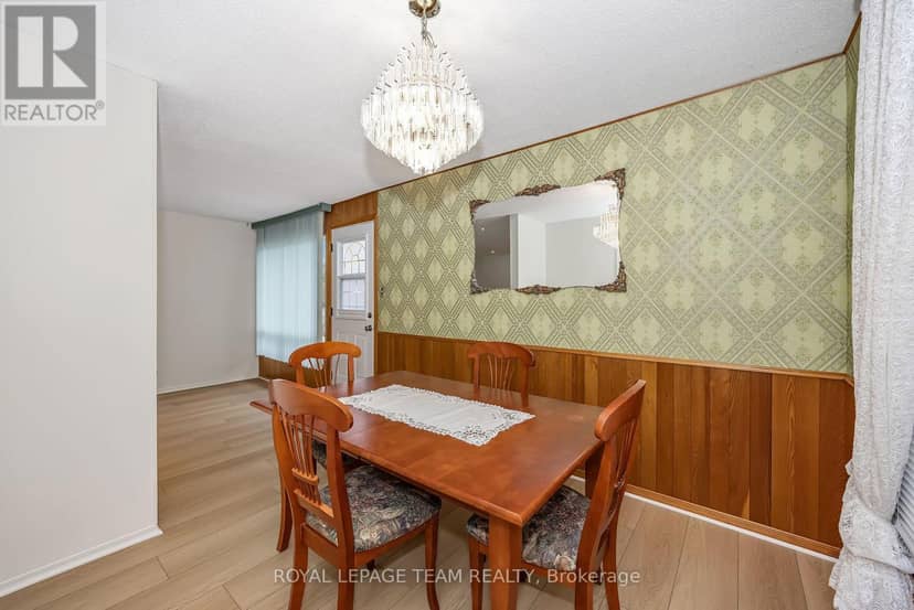 2092 St Laurent Boulevard — photo 11 of 40