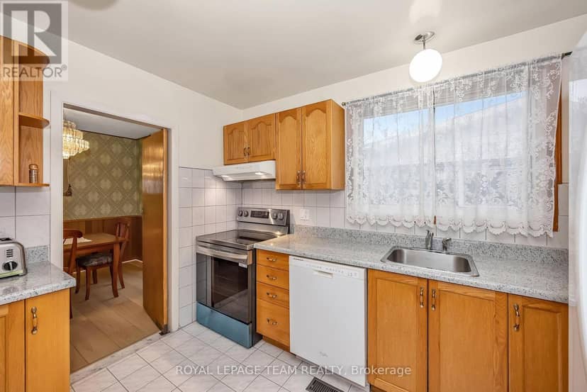 2092 St Laurent Boulevard — photo 13 of 40