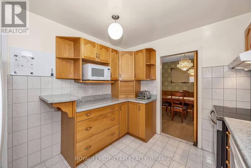 2092 St Laurent Boulevard — photo 14 of 40