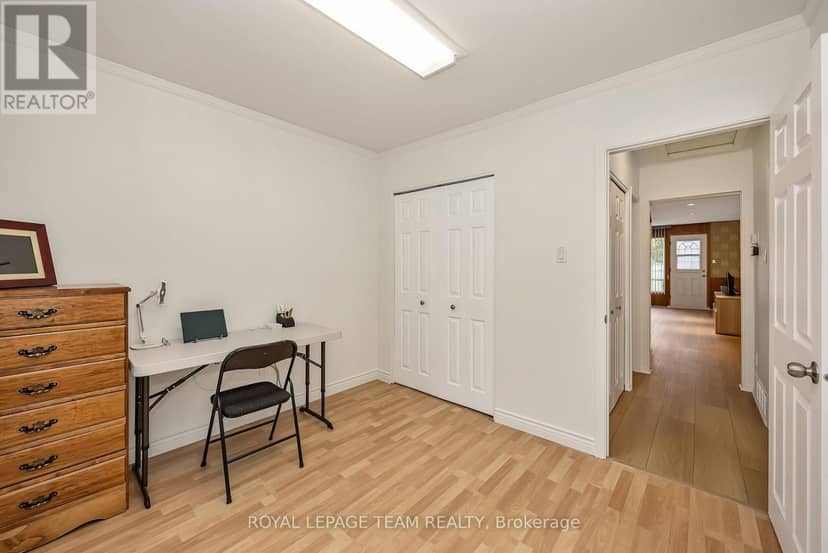 2092 St Laurent Boulevard — photo 20 of 40