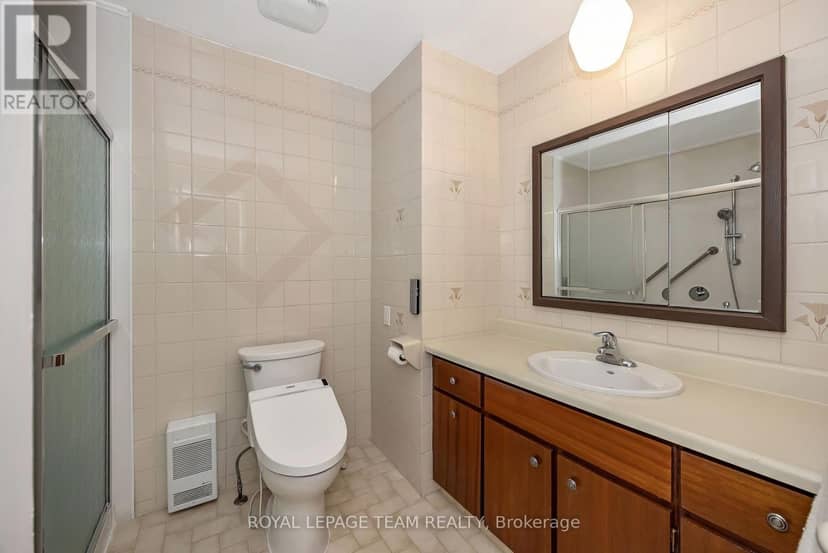 2092 St Laurent Boulevard — photo 21 of 40