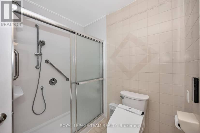 2092 St Laurent Boulevard — photo 22 of 40