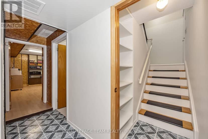 2092 St Laurent Boulevard — photo 26 of 40