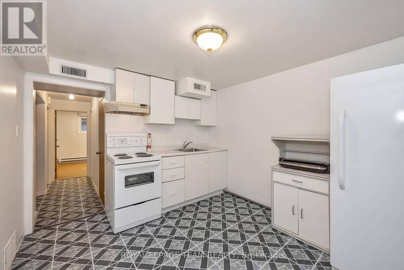 2092 St Laurent Boulevard — photo 28 of 40
