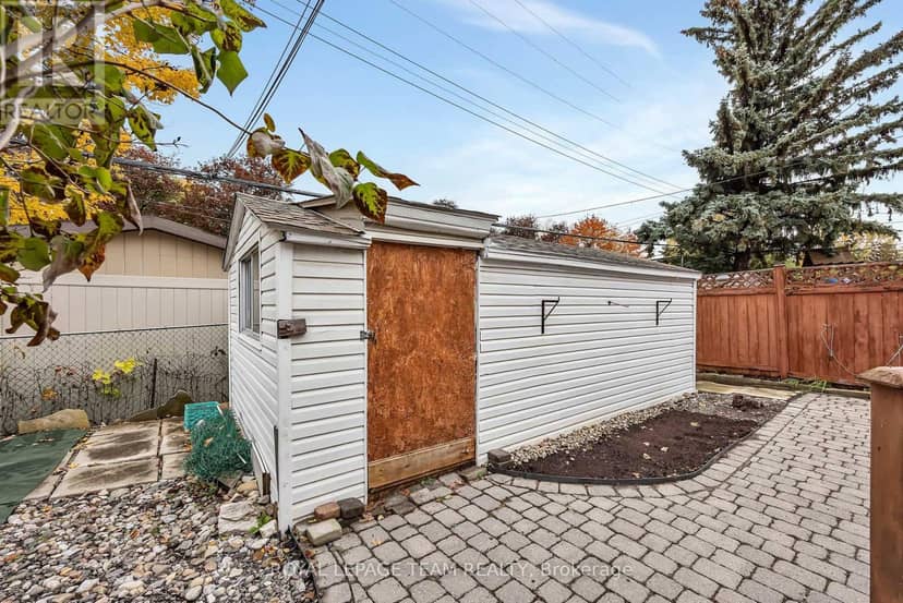 2092 St Laurent Boulevard — photo 39 of 40