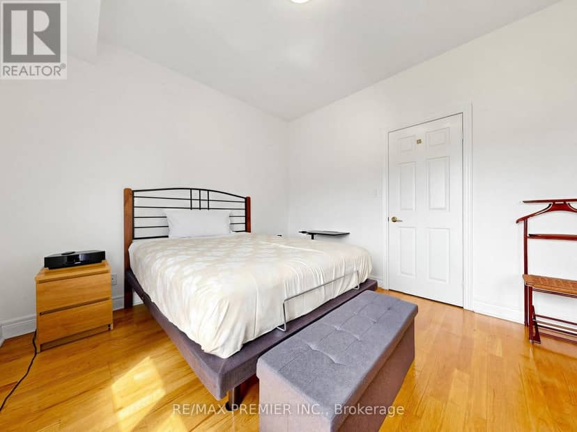#301 - 30 Anglesey Boulevard — photo 20 of 40