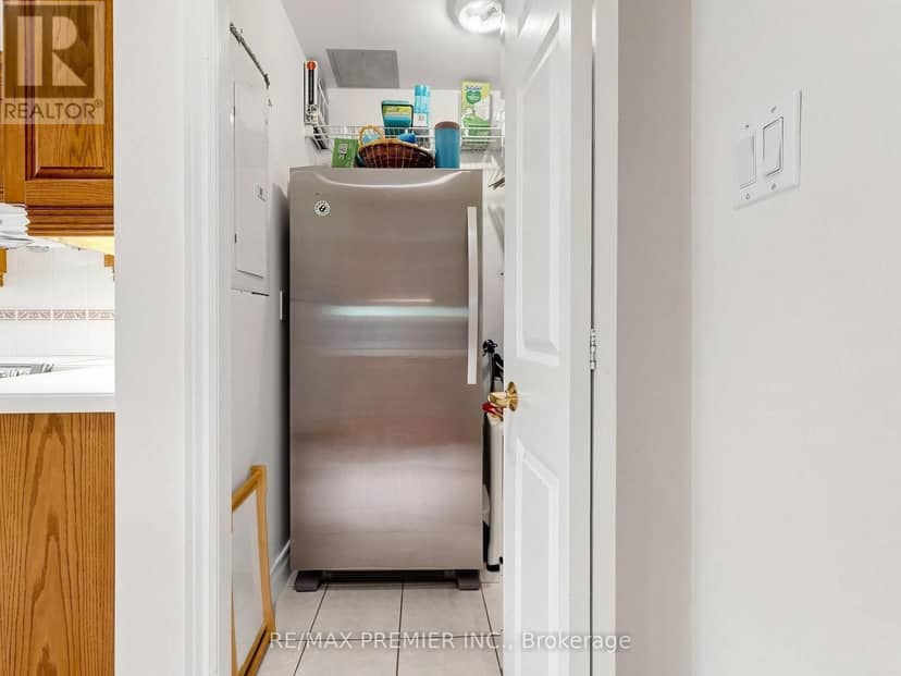 #301 - 30 Anglesey Boulevard — photo 34 of 40