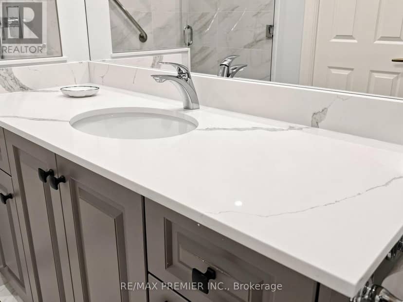 #301 - 30 Anglesey Boulevard — photo 32 of 40