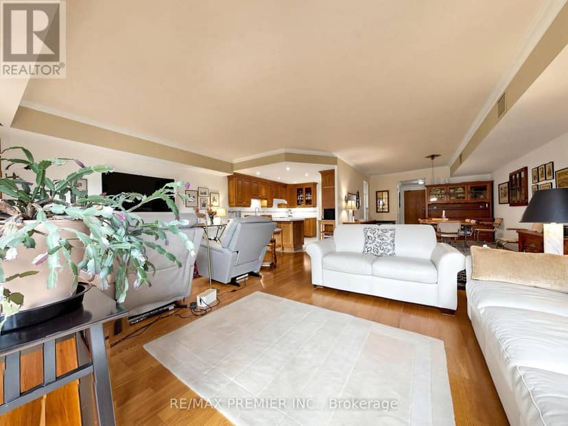#301 - 30 Anglesey Boulevard, Toronto, photo 6